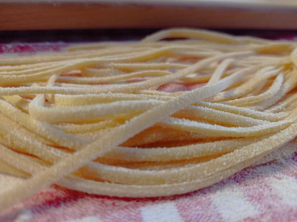 pastaschneider für pasta alla chitarra / gitarre