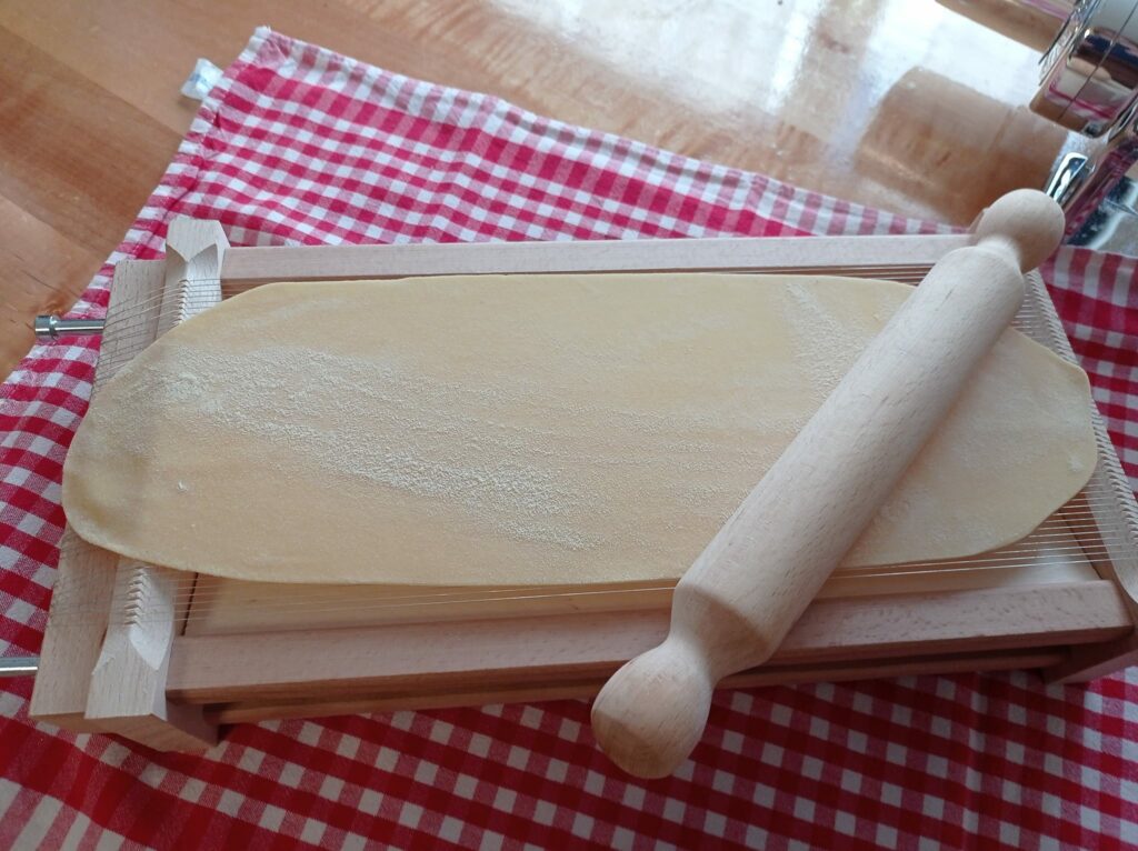 pastaschneider für pasta alla chitarra / gitarre