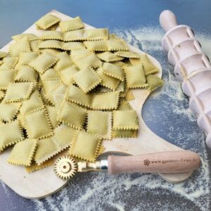 DIVINA© Pasta machine for making your own Cavatelli, Orecchiette
