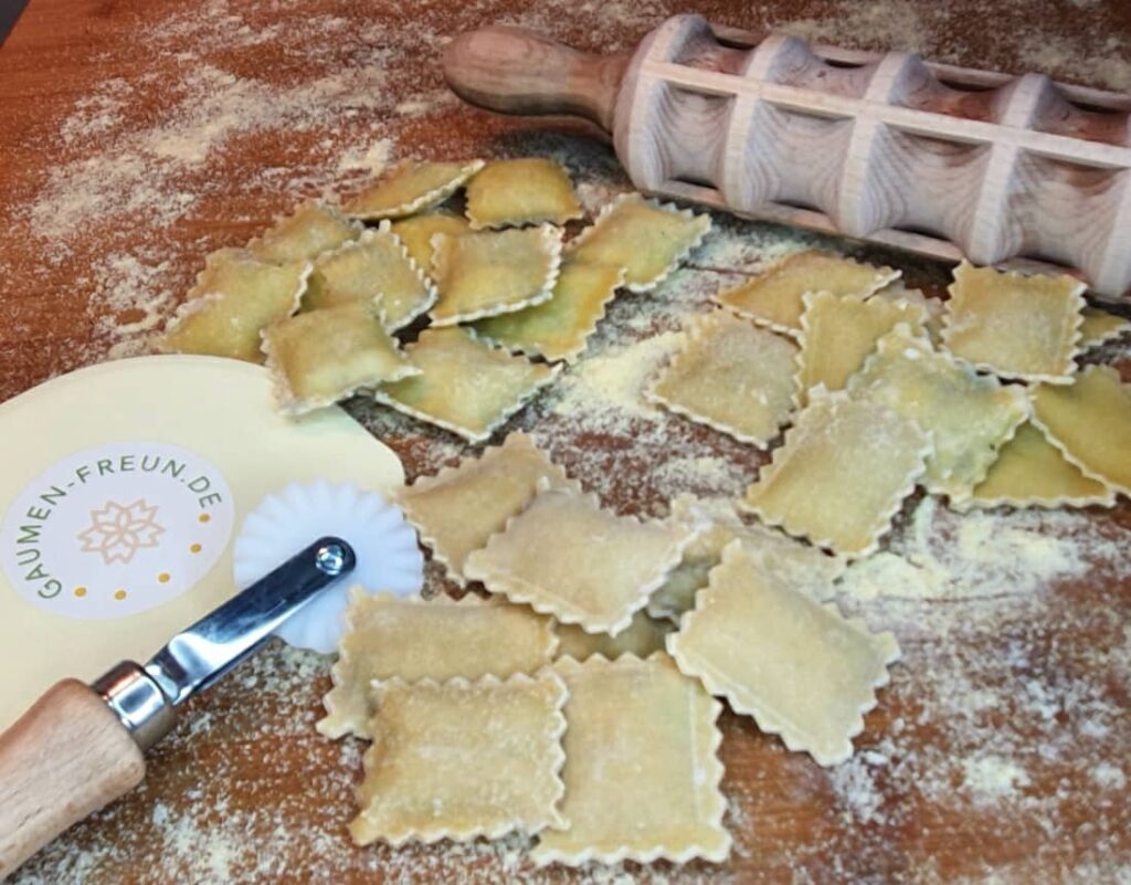 magisches wunderholz raviolatore aus buche, länge 50 cm (ravioli 40 x 30 mm)