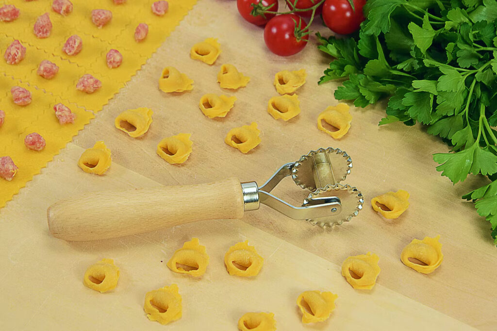 teigroller, teigschneider (wellenrand, 28 mm) für farfalle, tortelini, ravioli, pappardelle, ricciutelle