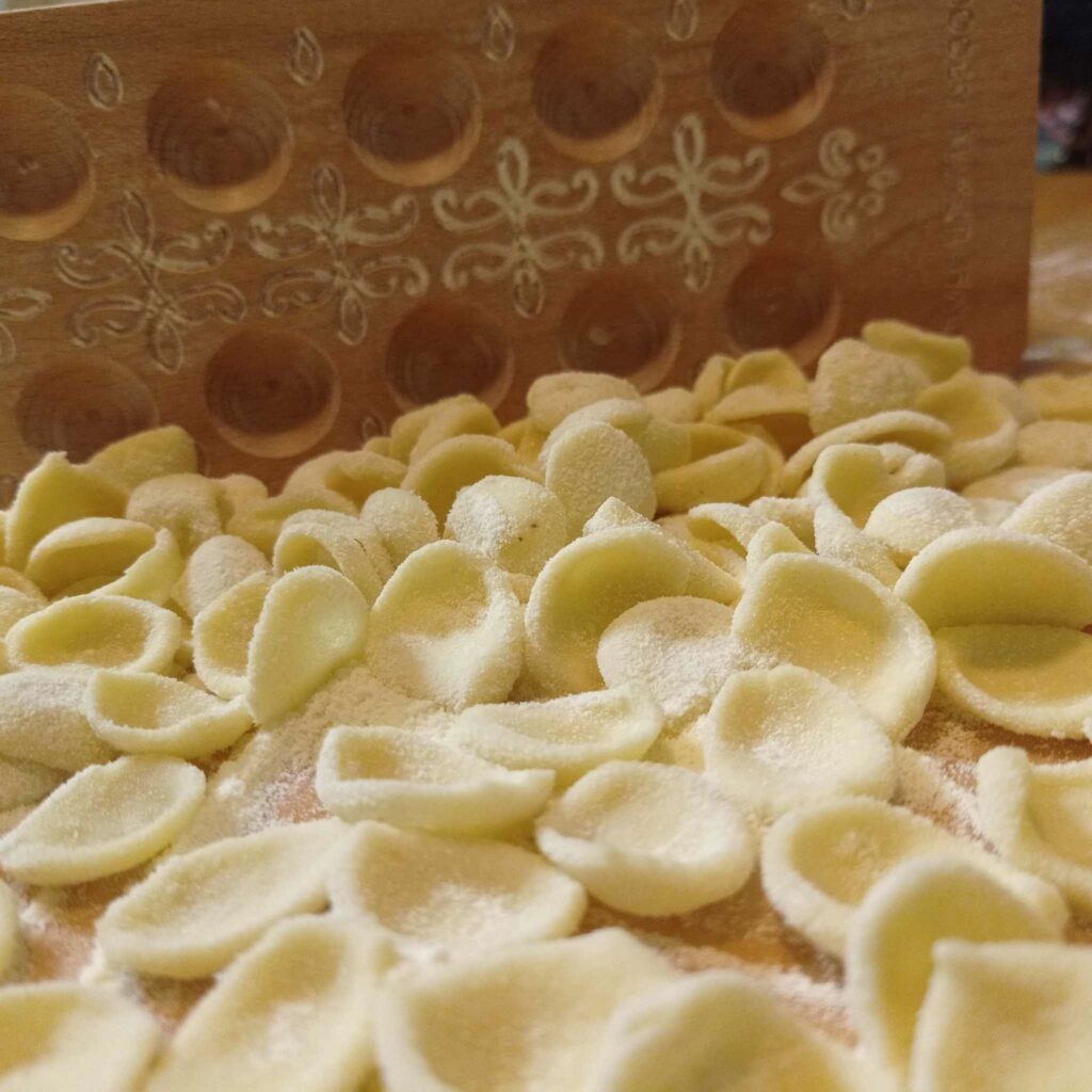 brettchen für orecchiette mit stössel muster "stickerei"