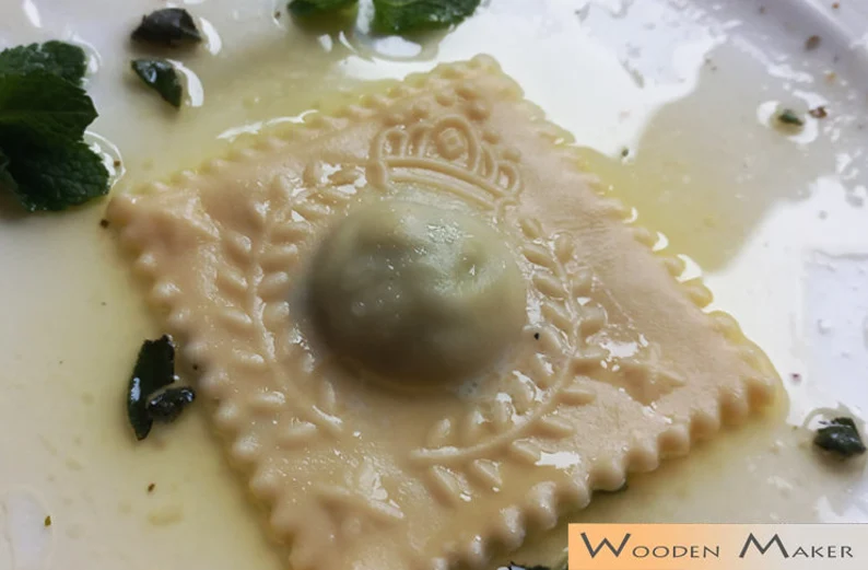 raviolibrettchen für 6 ravioli mit stössel motiv farn