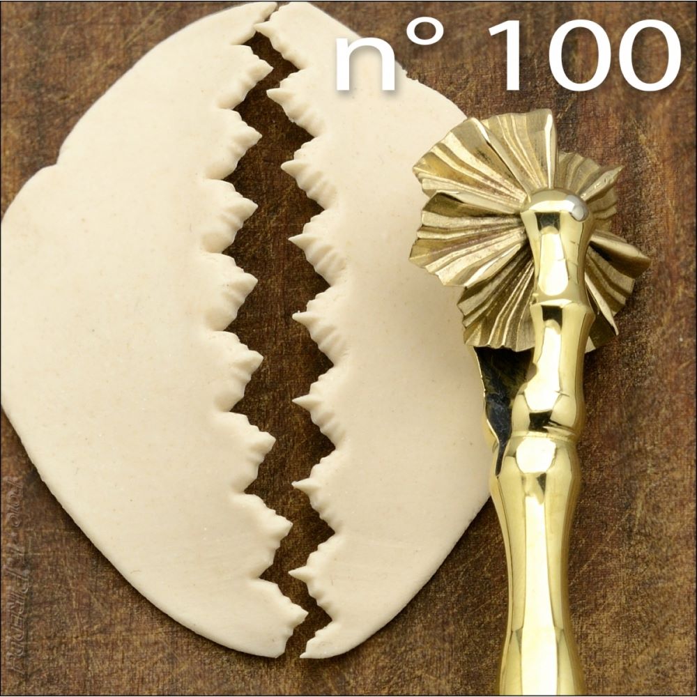 sardischer teigroller, pasta und gebäckschneider kompl. aus messing nummer 100